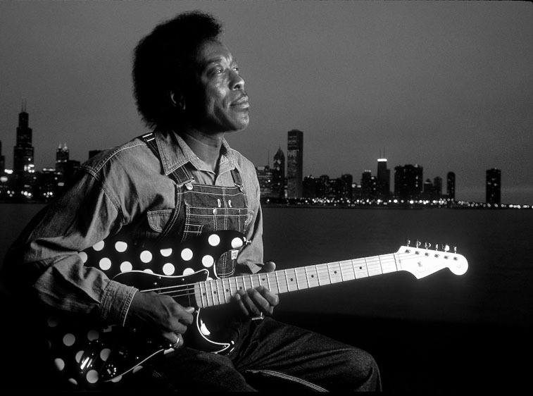 W 1957 roku Guy trafił do słynnego klubu 708. Tam wypatrzył go sam Muddy Waters i od tamtej pory zostali przyjaciółmi, a Guy rozpoczął niewiarygodną karierę gitarzysty i wokalisty bluesowego. Stałymi bywalcami 708 Club byli bracia Leonard i Phil Chess, Polacy żydowskiego pochodzenia z Częstochowy. W 1950 roku powołali do życia wytwórnię płytową Chess Records i właśnie w niej karierę zaczął Guy.