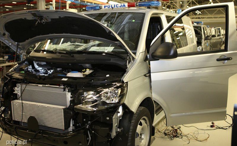 Jako samochód do przeróbki na oznakowany radiowóz posłużył volkswagen transporter T6 z 3-metrowym rozstawem osi i o dopuszczalnej masie całkowitej 3,2 tony.