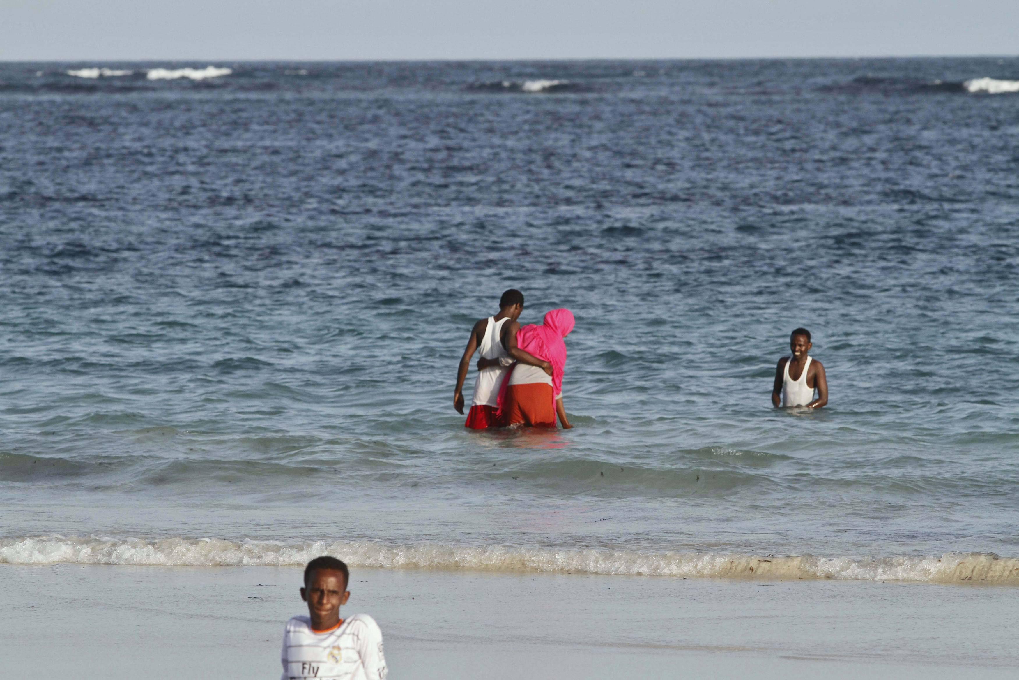 Kiedyś plaża Lido była jedną z najsłynniejszych na całym oceanie indyjskim. Obecnie odzyskuje popularność jako miejsce spotkań Somalijczyków
