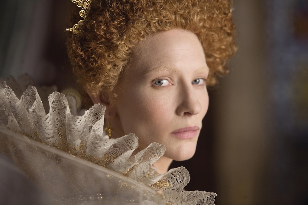 Niełatwo rozszyfrować Cate Blanchett. Z roli na rolę potrafi zmienić się nie do poznania. Na ekranie umie być subtelna i delikatna, by w następnym wcieleniu pokazać się jako nieustępliwa hetera – za każdym razem jest stuprocentowo wiarygodna. Jej role to pełen wachlarz złożonych osobowości. Była niezrównana jako młoda królowa Elżbieta i ta dojrzała, świadoma swojej władzy w filmach Shekhara Kapura