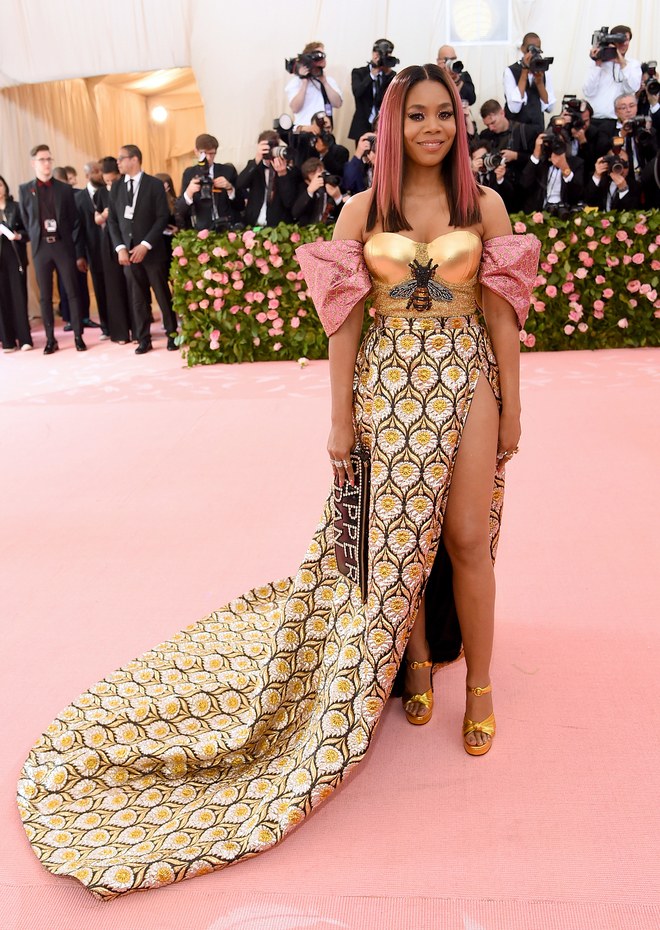 Regina Hall arrives at the Met Gala 2019 [Credit: Vogue]