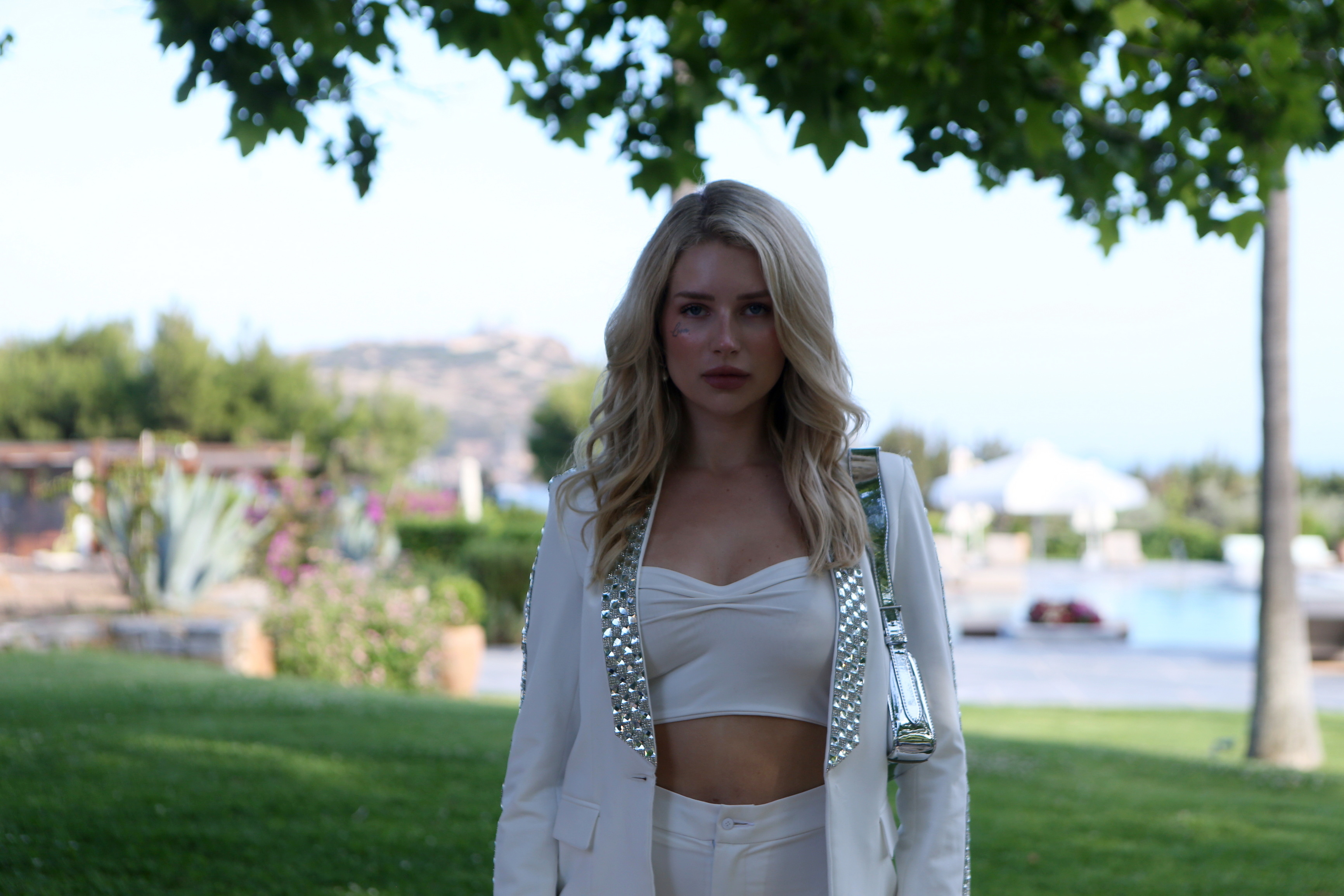 Kate Moss húga anyaszült meztelenre vetkőzött: kiakadtak a rajongók - fotók