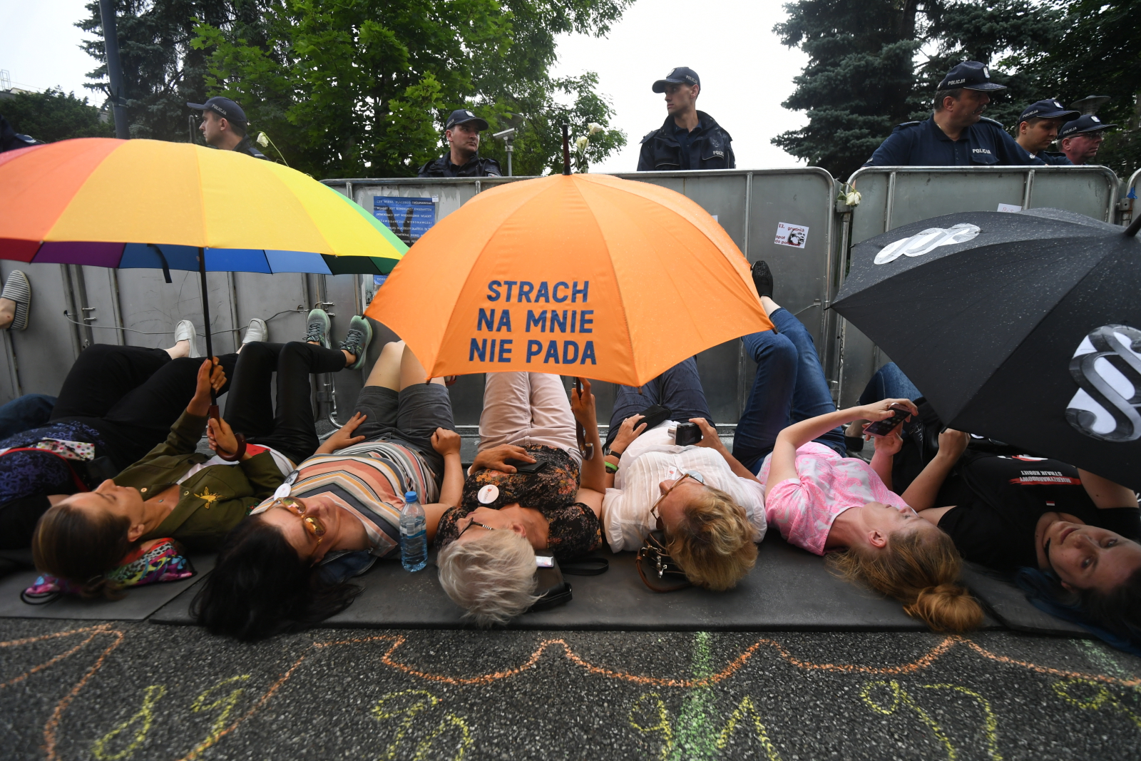 Uczestnicy protestu przed Sejmem