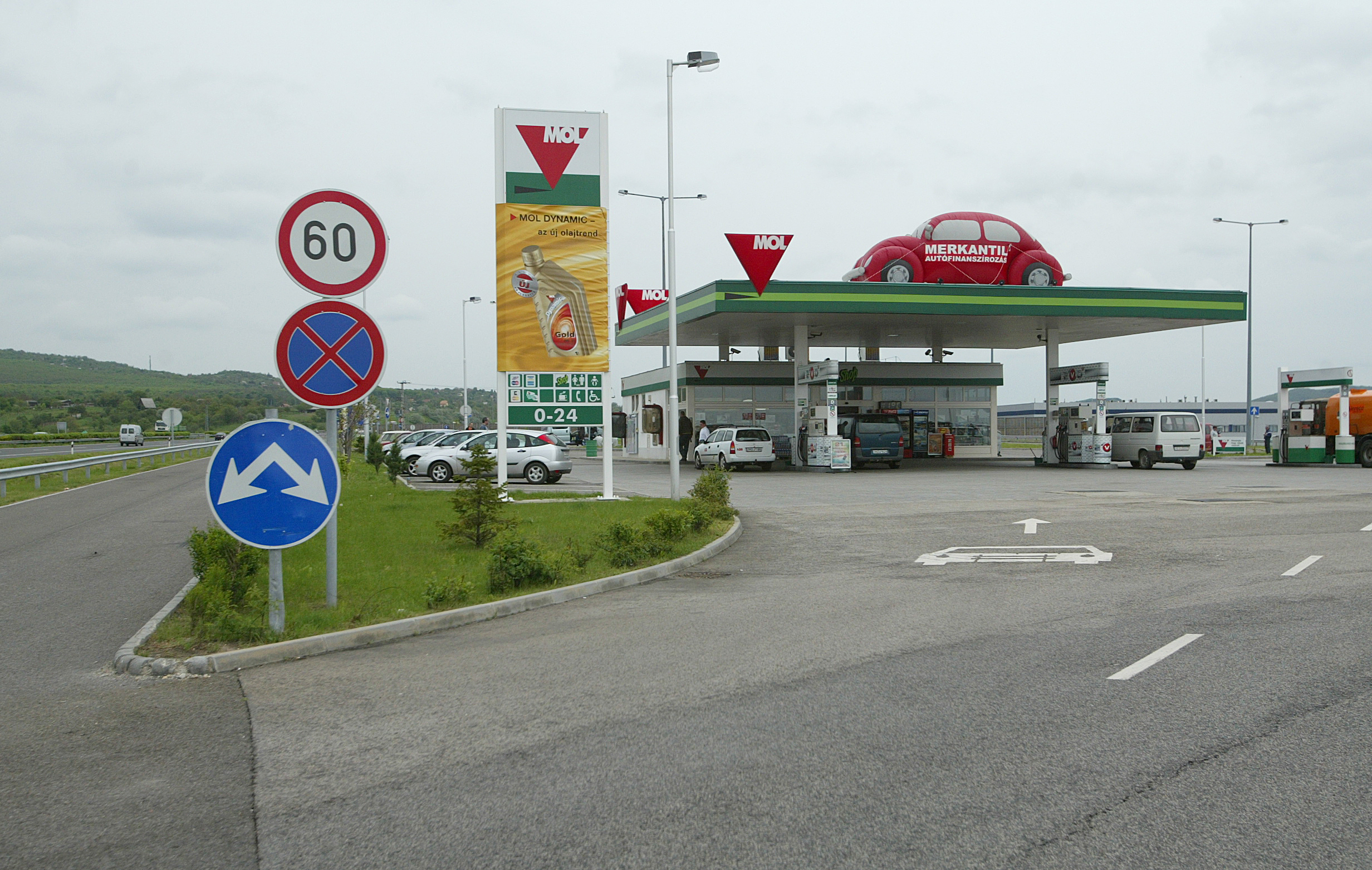 Itt a Mol közlése: csalók élnek vissza a nevükkel, erre kérnek most mindenkit