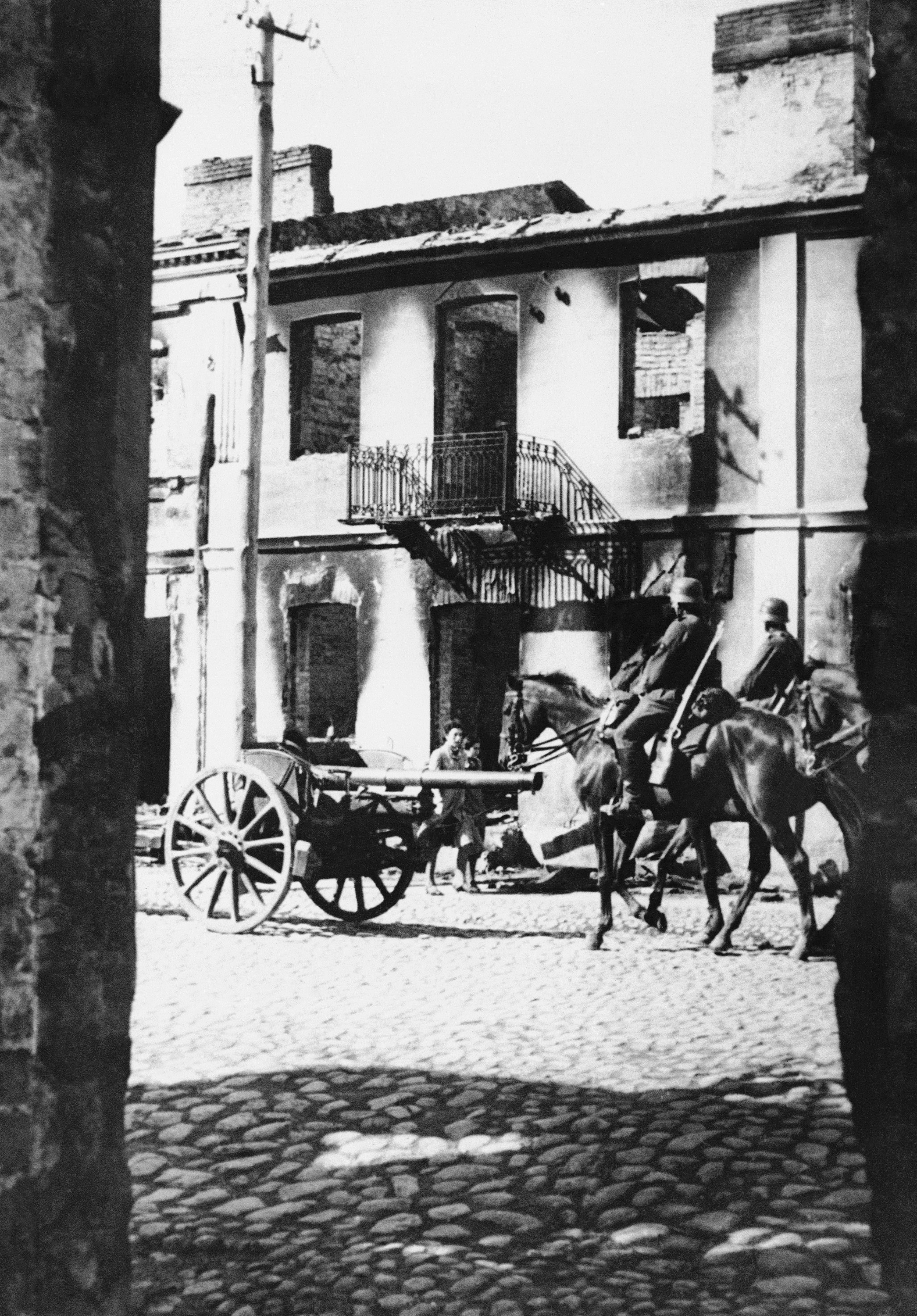 Upadek Warszawy we wrześniu 1939 roku. ARCHIWALNE ZDJĘCIA