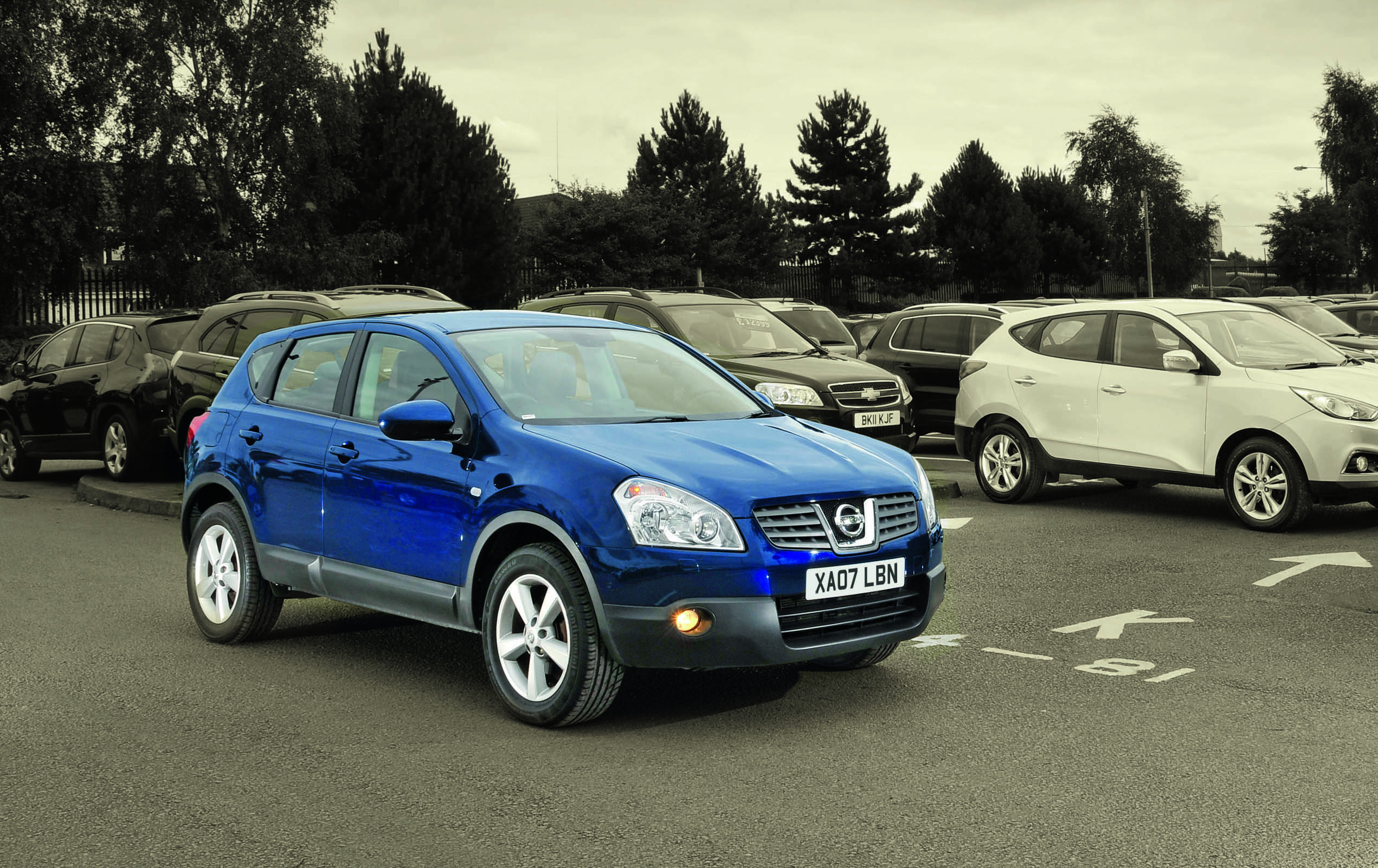 Trzeci rok z rzędu nissan qashqai został wybrany najlepszym używanym autem typu SUV. Jury podkreśla w werdykcie, że qashqai oferuje przestronną kabinę, wysoki komfort jazdy i bardzo dobrą widoczność. Na rynku samochodów używanych warto szukać modeli z 2007 roku z silnikiem Diesla 1.5 dCi.
