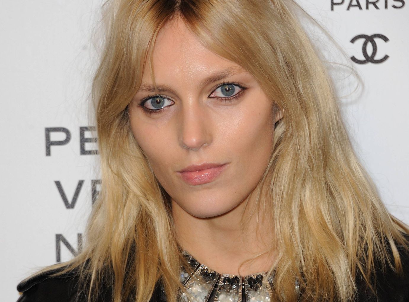 Anja Rubik o religii wypowiedziała się komentując książkę Nergala. Modelka stwierdził, że zgadza się z wieloma poglądami kontrowersyjnego muzyka, również z tym, że religia ogranicza rozwój człowieka.