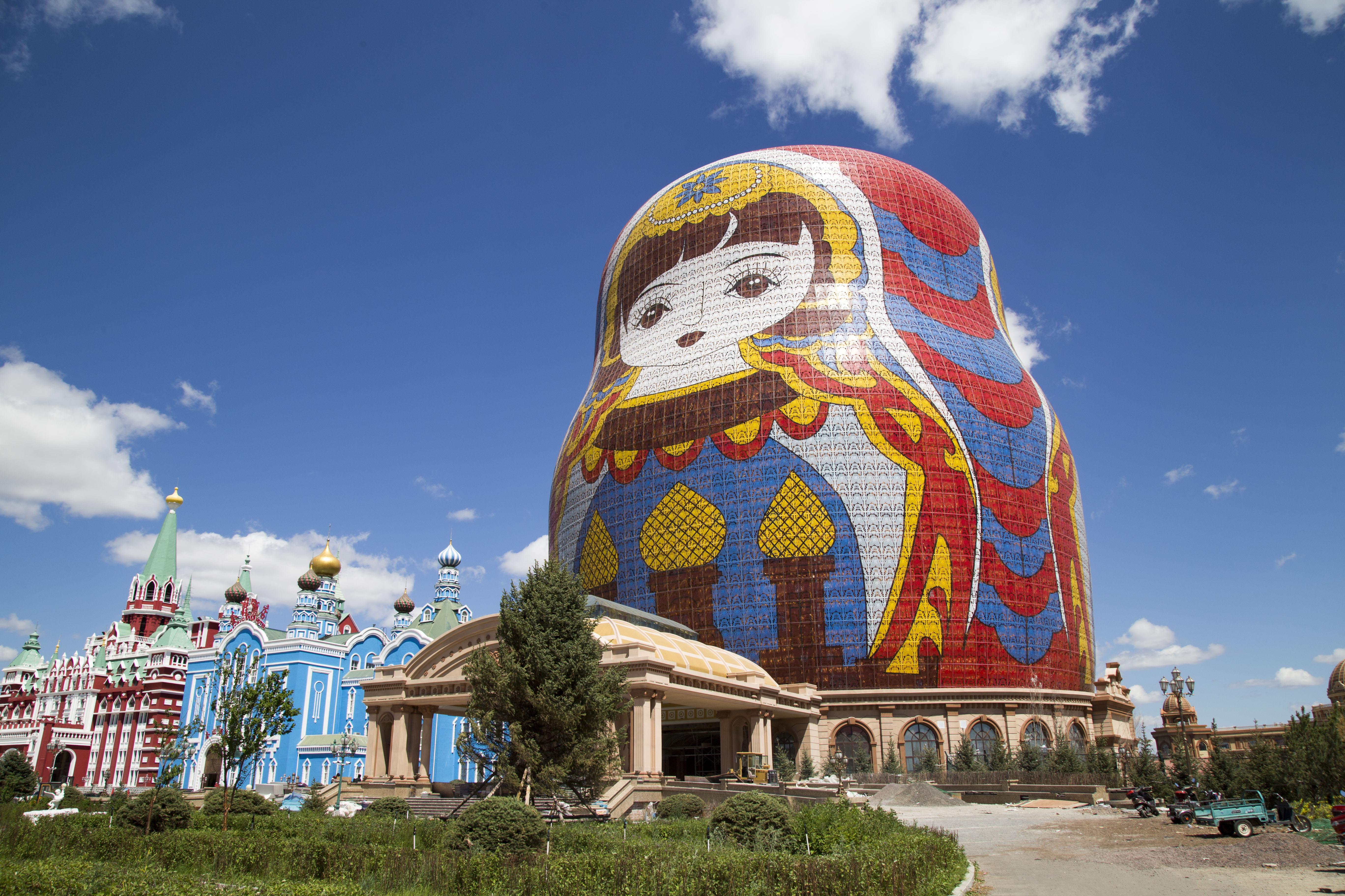 Russian Nesting Dolls Themed Square in Inner Mongolia