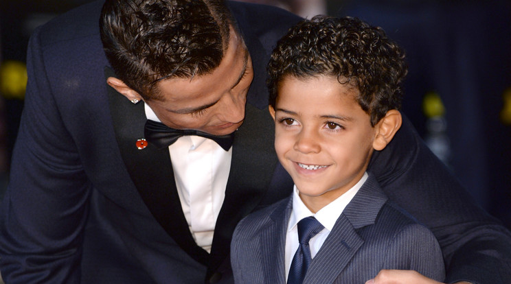 Ronaldo még fia első meccsére is elment/Fotó:Northfoto