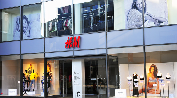 A H&M az egész világon, így hazánban is nagyon kedvelt divatmárka /Forrás: Shutterstock