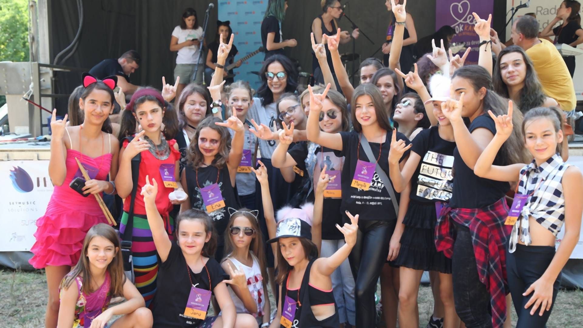 Momenat ponosa na Rok kampu za devojčice