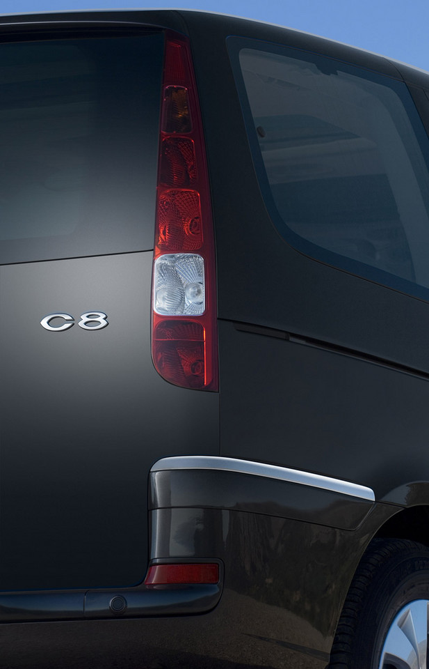 Citroën: unowocześniony C8 już w sprzedaży (dane techniczne, ceny w Polsce)