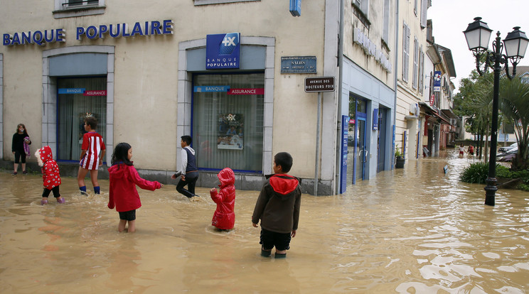 Áradás Franciaországban / Fotó: (MTI/AP/Bob Edme)