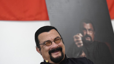 Steven Seagal podarował miecz Nicolasowi Maduro