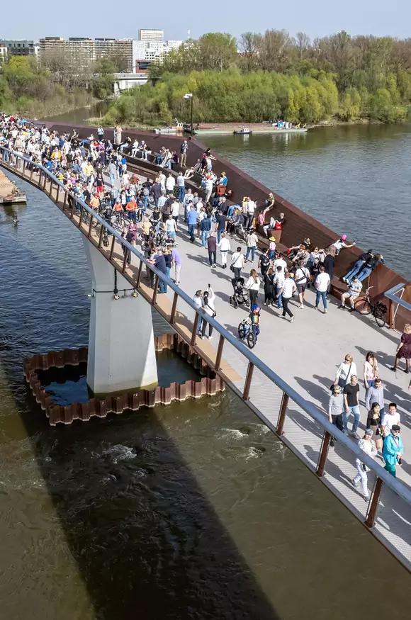 Eksperci bezlitośni dla kładki w Warszawie. "Powiedzmy szczerze"