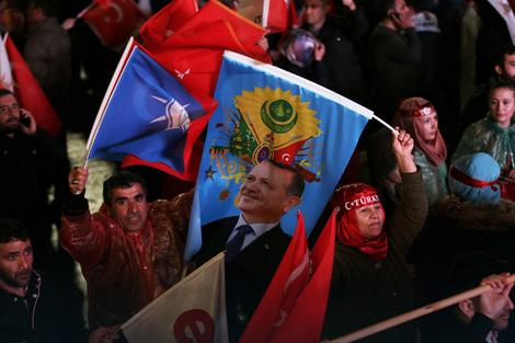 Erdoganova sultanska pozicija biće još destruktivnija  -7JktkqTURBXy9hOTM3YjRkMWIzYjYwZTMzZDFlZDE1MjVmOWZmMjFmOC5qcGVnk5UCzQMUAMLDlQLNAdYAwsOVB9kyL3B1bHNjbXMvTURBXy8xZDc0Y2I0MTcwNTk1MDQzNjYyOWNhYmQ2MDZmNTBmNi5wbmcHwgA