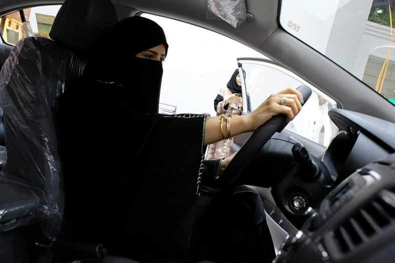 Arabia Saudyjska - wystawa samochodowa dla kobiet