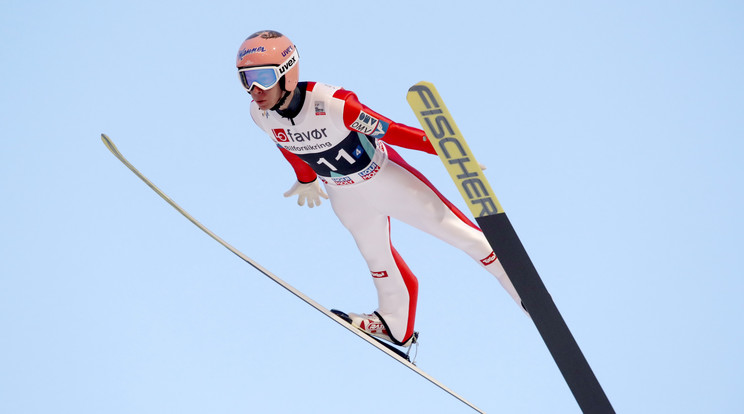 Stefan Kraft a vikersundi 
síugró-Világkupa-versenyen érte el a 253,3 méteres világcsúcsot /Fotó: AFP