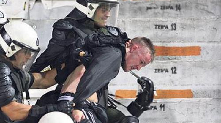 Újra német szurkolókat vertek a görög rendőrök