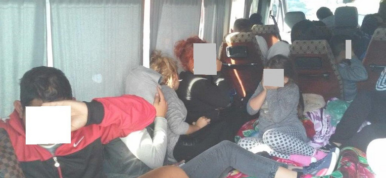 22 Bułgarów w małym busie. Leżeli i siedzieli na materacach