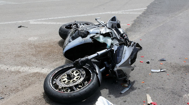 Meghalt egy motoros a 82-es úton, Nyúl közelében csütörtökön kora este /Illusztráció: Shutterstock