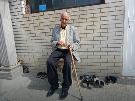 Fejat SejdiĆ ispred porodične kuće