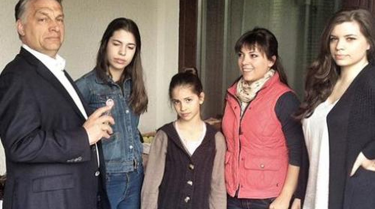 Így várták a locsolást Orbán lányai