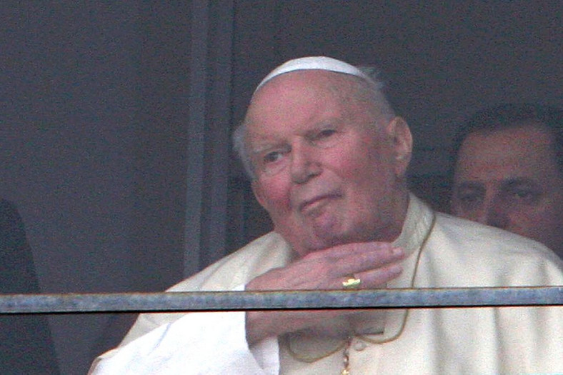 Papież Jan Paweł II w oknie  polikliniki Gemelli w Rzym, 27.02.2005. fot. FOT. EIDON/NEWSPIX.PL