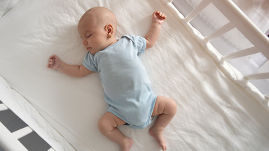 Poduszka dla niemowlaka. Jaka jest najzdrowsza? Objaśniamy