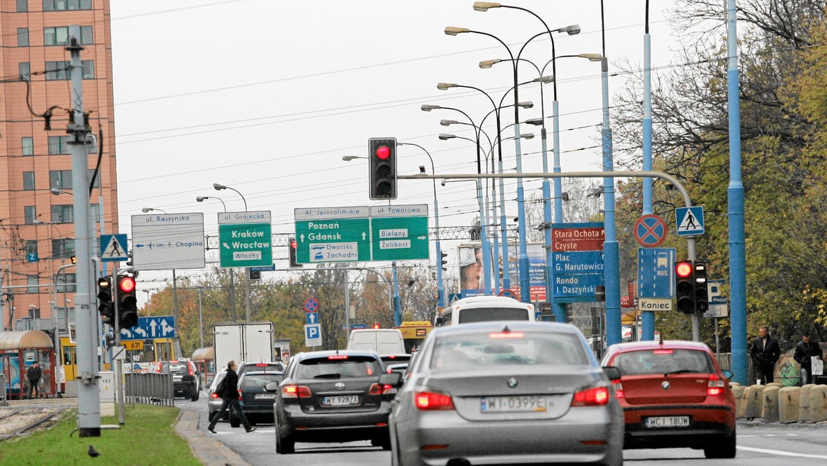 Uwaga kierowcy! Przez najbliższe trzy tygodnie zwężone do jednego pasa ruchu będą Al. Jerozolimskie na odcinku od ul. Ogrodowej do ul. Spisaka. Powód? Budowa drogi ekspresowej S2.