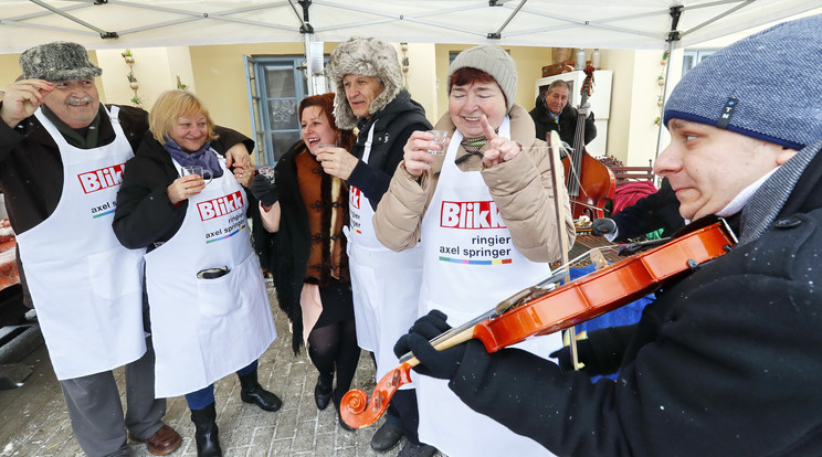 A nyertesek egy
háromnapos wellnessdisznóvágáson
bulizhatnak /Fotó: Fuszek Gábor