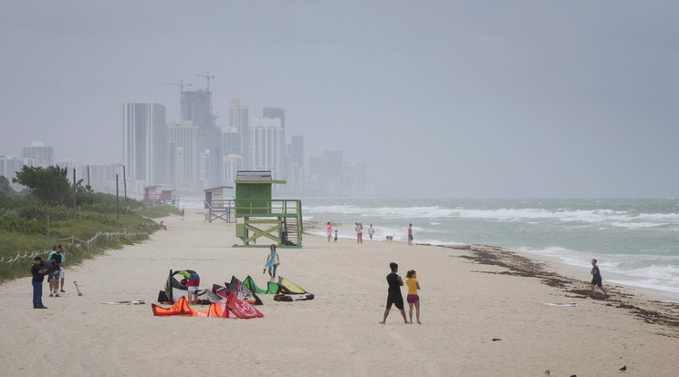 Nemsokára Florida partjaira is lecsap a hurrikán /Fotó: MTI