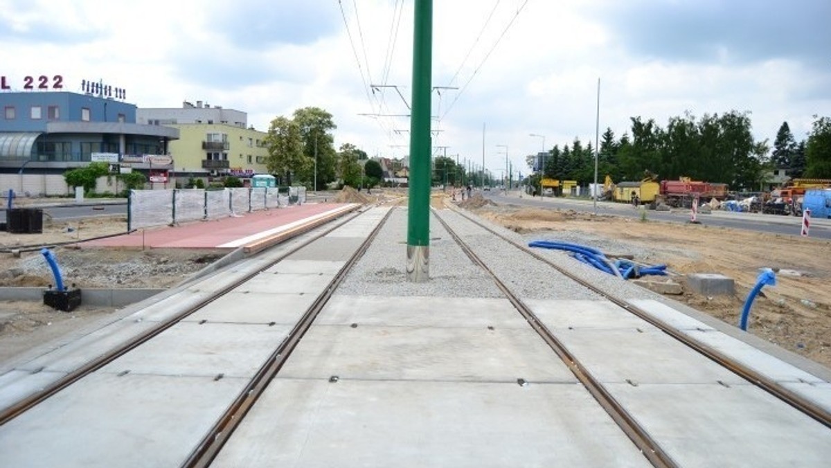 Poznańscy społecznicy wspólnie z radami osiedla z Grunwaldu ponownie apelują do miejskich urzędników w sprawie ulicy Grunwaldzkiej - tym razem jednak chodzi o jak najszybszy powrót tramwajów na Grunwald - informuje codziennypoznan.pl.