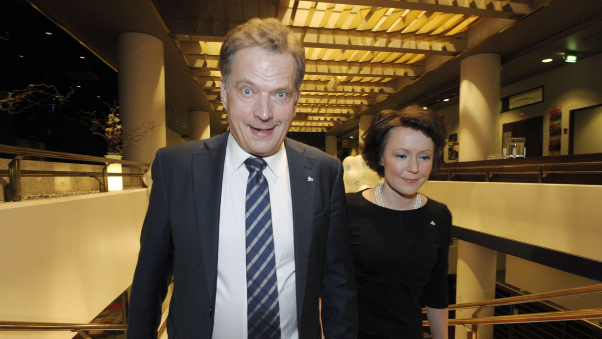 Polityk współrządzącej Finlandią konserwatywnej partii Koalicja Narodowa, Sauli Niinistoe, wygrał pierwszą turę wyborów prezydenckich w Finlandii, uzyskując 37 proc. poparcia. Druga tura odbędzie się 5 lutego. Nieoficjalne ostateczne wyniki podał wieczorem fiński nadawca publiczny YLE.