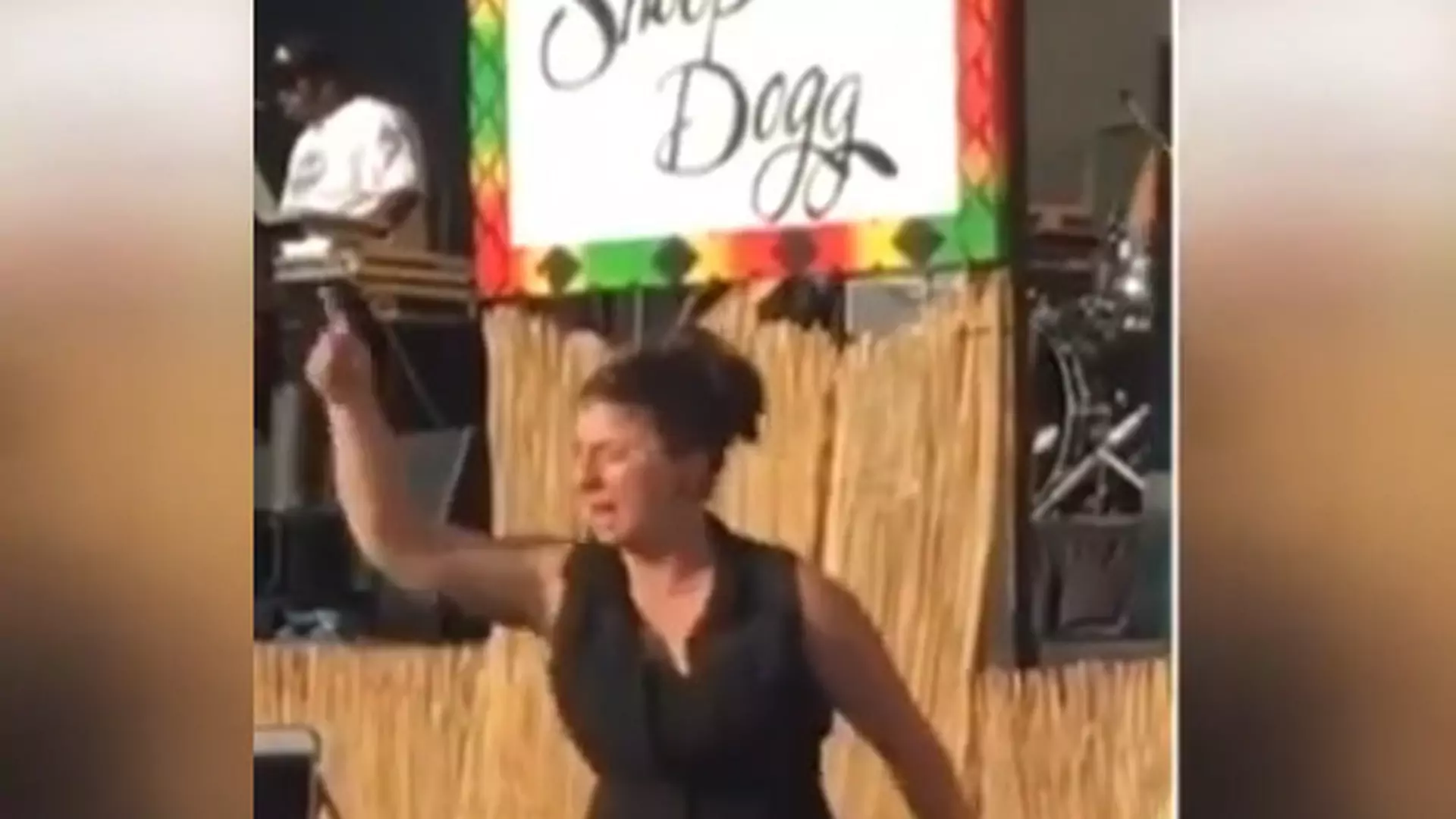 Kobieta przełożyła koncert Snoop Dogga na migowy. Wideo widziało już 14 milionów osób