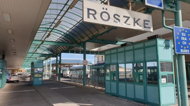 Egy utazó lett rosszul a röszkei határátkelőn /Fotó: Police.hu
