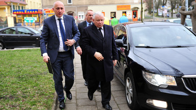 Posłowie interweniują ws. kierowcy Kaczyńskiego. Podejrzewają popełnienie przestępstwa