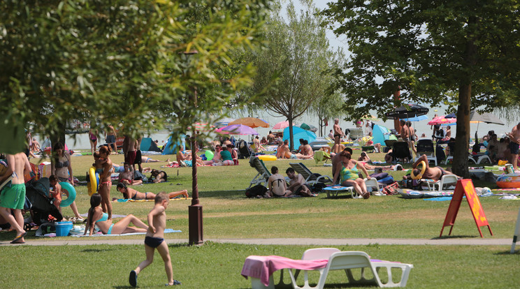 Idén többet kell fizetniük a balatoni strandolásért/Fotó:Ras archívum