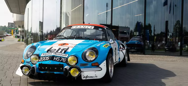 Zwycięzca rajdów, klasyczne Alpine A110 stoi w Katowicach 