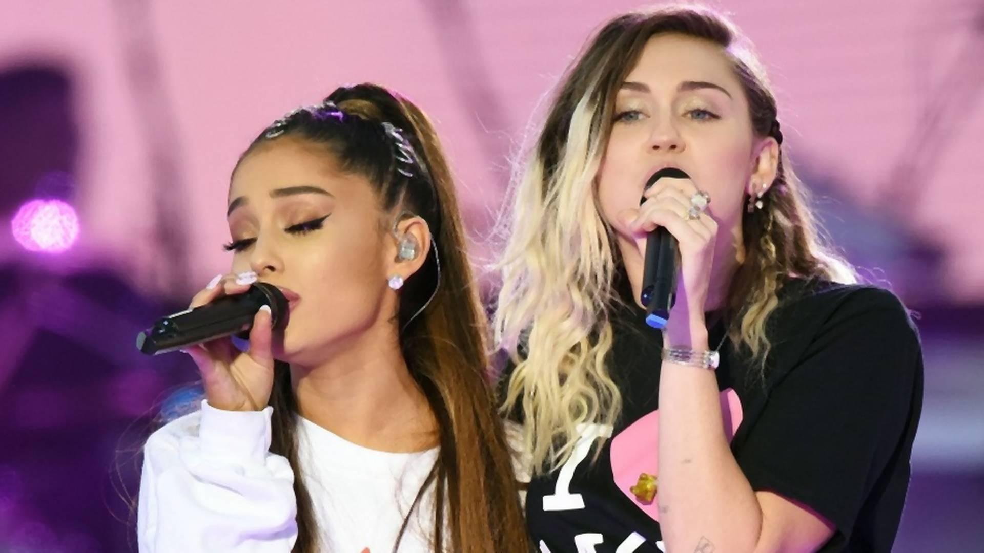 Ariana Grande se rasplakala na humanitarnom koncertu u Mančesteru