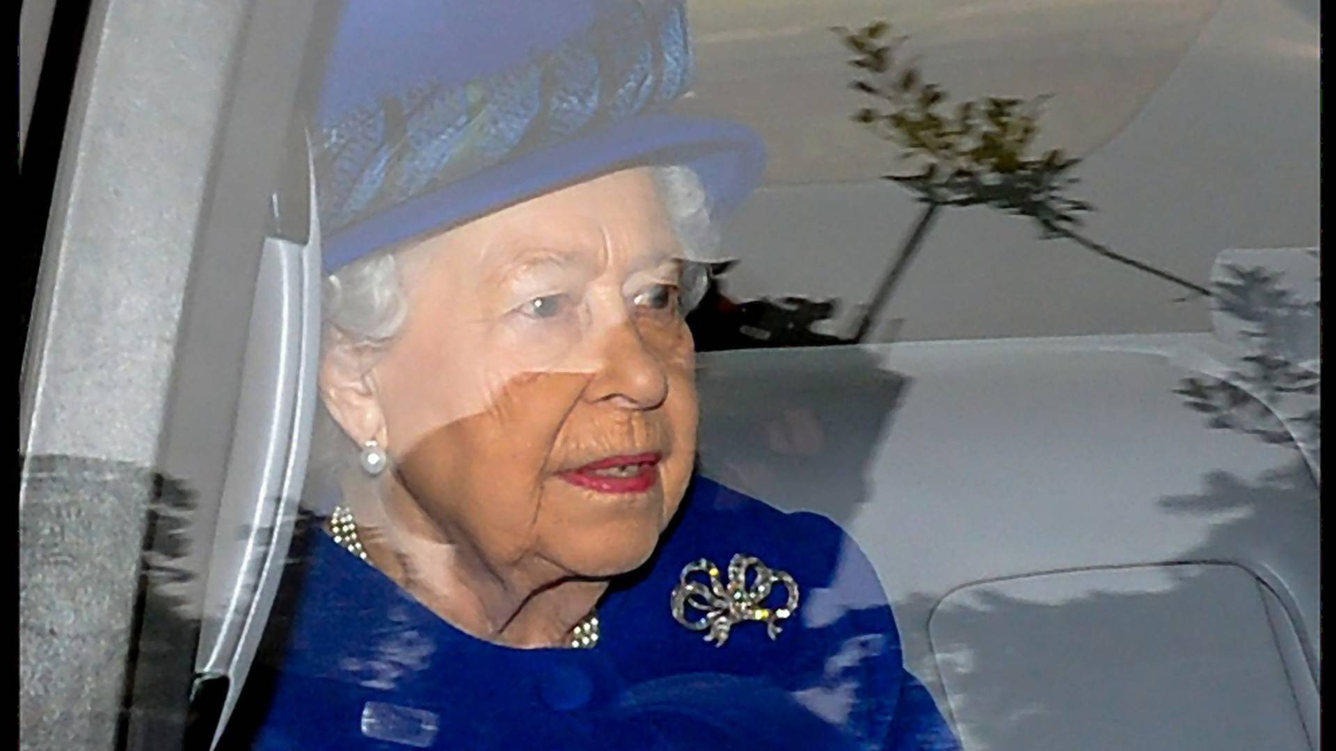 Kraljica Elizabeta prvi put u javnosti nakon što je dobila bitku s gripom