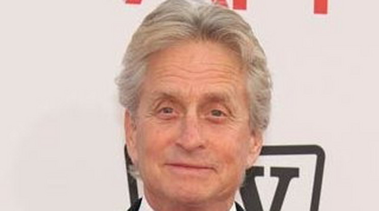 Michael Douglas hangja már a tét