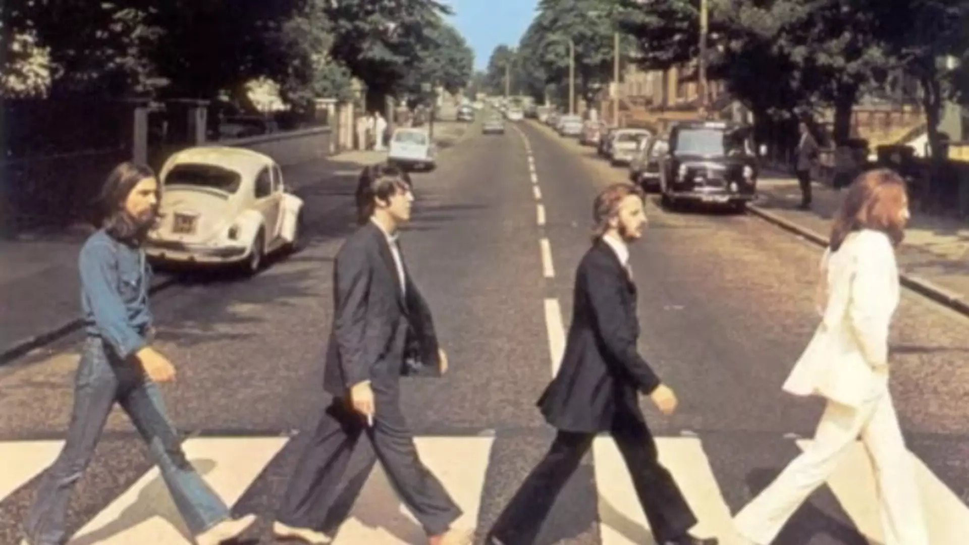 Po 49. latach Paul McCartney wraca na Abbey Road. Na przejściu dla pieszych odtworzył słynną okładkę krążka The Beatles