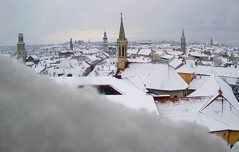 Sopronban is havazik - az időkép.hu kamerájának reggeli képe