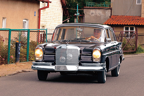 Mercedes-Benz 220 S - Prekursor bezpieczeństwa