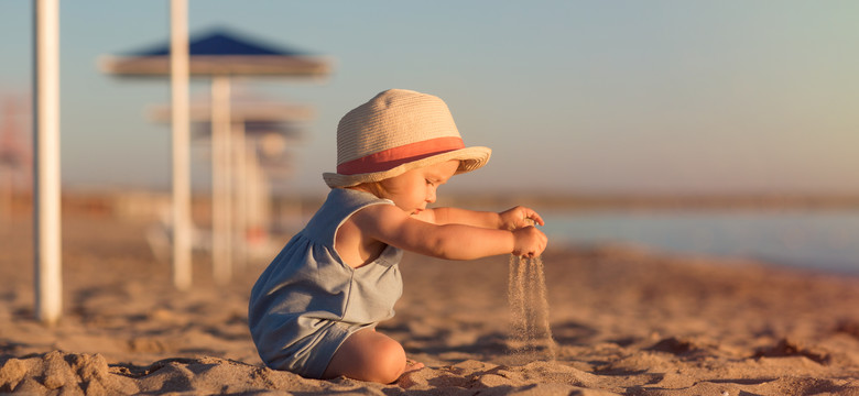 Czy dzieci mogą być nago na plaży? "Lato nie zwalnia nas z przestrzegania norm społecznych"