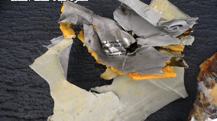 A lezuhant repülőről származó maradványok / Fotó: MTI