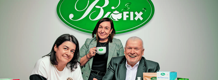 W zarządzanie Bifiksem zaangażowana jest prawie cała rodzina. (Od lewej) Katarzyna  Piasecka-Stasinowska i Maria Piasecka-Kufel  wspierają swojego ojca Wojciecha Piaseckiego w kupowaniu surowców i w marketingu.