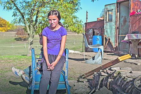 Ivana se najviše obraduje kada joj majka kupi šnalu za kosu