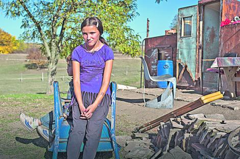 Ivana se najviše obraduje kada joj majka kupi šnalu za kosu